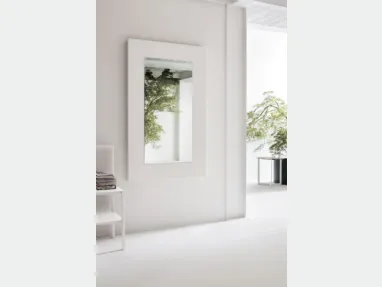 Specchio Dolcevita con cornice in legno laccato poro aperto bianco gesso di Tomasella