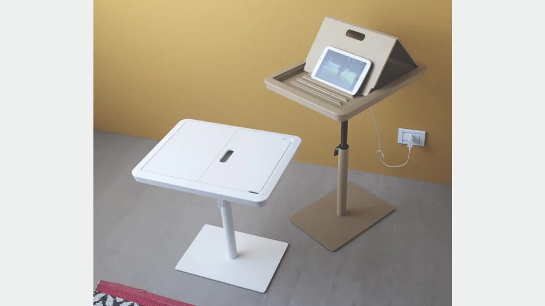 Tavolino Tablet in metallo laccato di Compar Italia