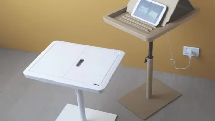 Tavolino Tablet in metallo laccato di Compar Italia
