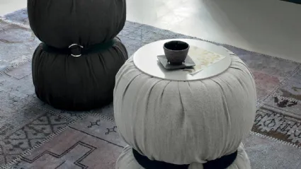 Tavolino Guccino con top in laccato e rivestimento in tessuto di Tomasella
