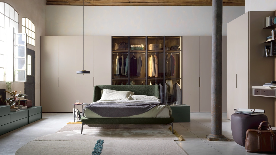 Armadio Perry con anta in vetro e laccato di Novamobili