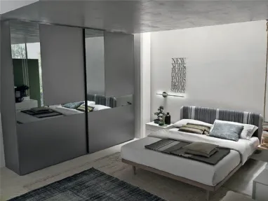 Armadio Cristal in laccato opaco antracite con ante specchio grigio e grigio satinato di Tomasella