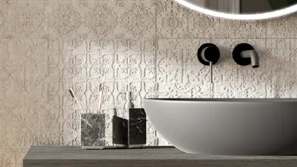 Mobile da Bagno sospeso Composizione B11 in Rovere massello di Devina Nais