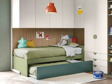 Cameretta a ponte con 2 letti di cui uno incassato, in melaminico verde e chiaro Kids space 27 di Nidi