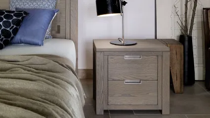 Comodino Quadra in Rovere massello di Devina Nais
