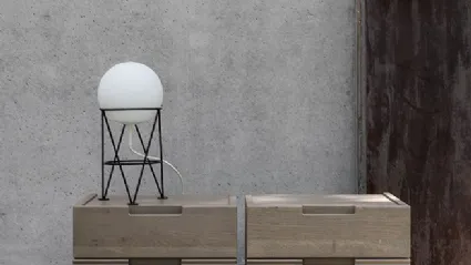 Comodino Zero16 in legno massello di Rovere di Devina Nais