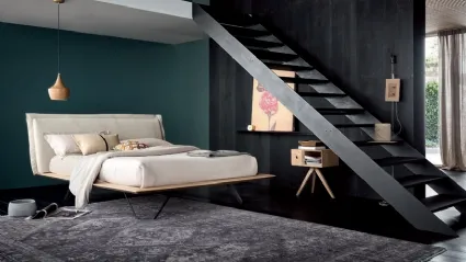 Letto con giroletto in legno e testiera in tessuto Diamante di Alta Corte