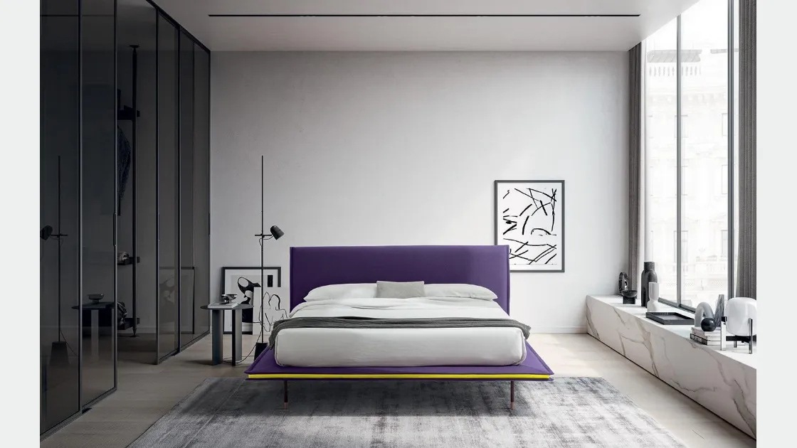 Letto dalla struttura minimal e sottile con testiera Elle di Felis
