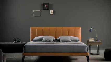 Letto Megan in legno e in pelle cucita di Bodema