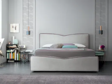 Letto in tessuto con bordo in contrasto con testiera dal design raffinato Megan di Felis