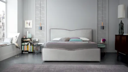 Letto in tessuto con bordo in contrasto con testiera dal design raffinato Megan di Felis