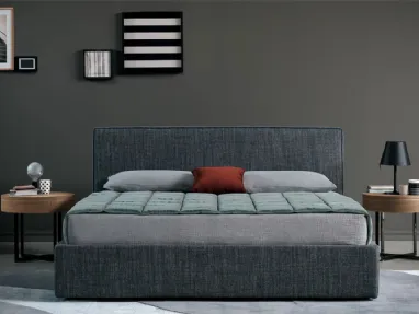 Letto New Alicante in legno e tessuto di Bodema