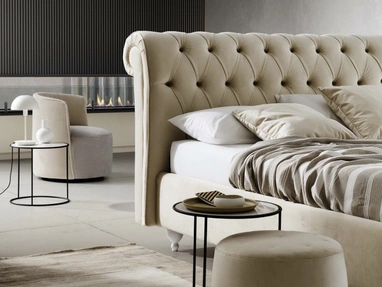Letto classico in pelle imbottito con testiera trapuntata Raffaello di Le Comfort