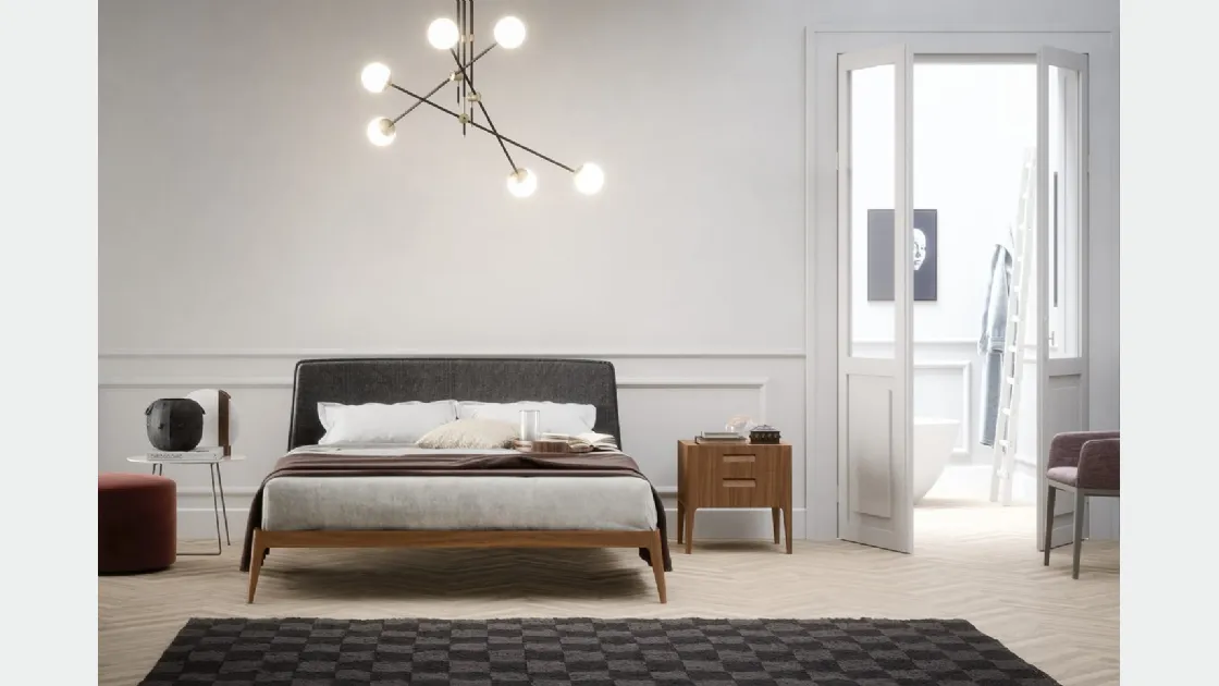 Letto in legno impiallacciato con testiera rivestita in tessuto Siri di Novamobili