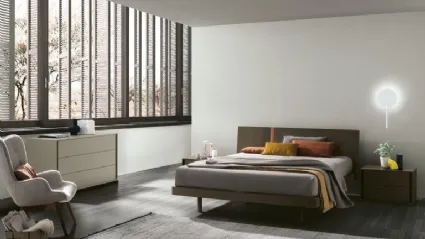 Letto con testiera Ken in materico rovere moka di Tomasella