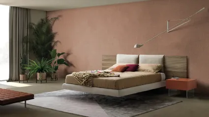 Letto in legno di Rovere Zen Soft con testiera sospesa arricchita da due cuscini imbottiti di Devina Nais