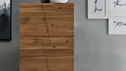Madia Alta Dsquare Must in legno massello con piedi in metallo di FGF Mobili