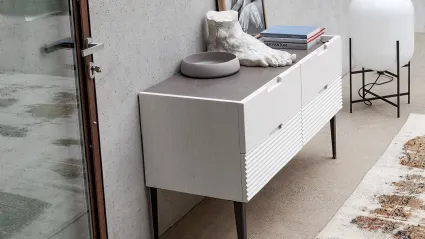 Madia Zero16 a 4 Cassetti in Rovere massello laccato Bianco di Devina Nais