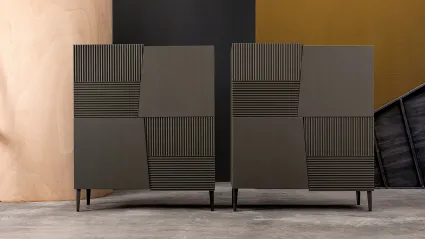 Madia Alta Zero16 in legno massello laccato di Devina Nais