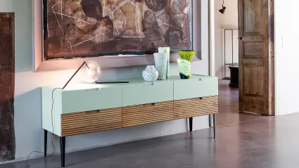 Madia Zero16 Cassetti in legno naturale e laccato di Devina Nais