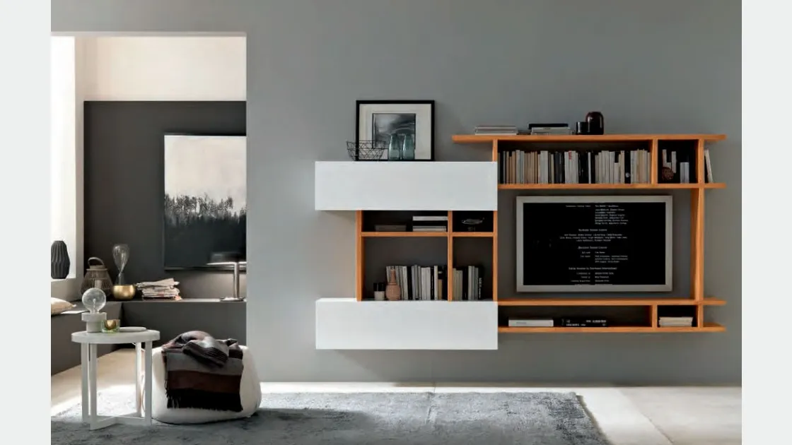 Libreria sospesa con spazio TV in legno e laccato lucido CM56 di FGF Mobili