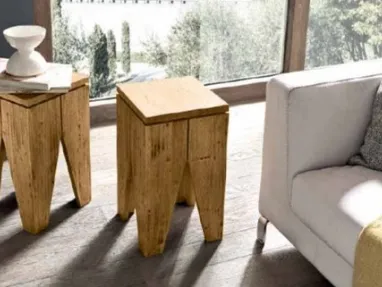 Sgabello Star in legno massiccio anche con funzione di tavolino di FGF Mobili
