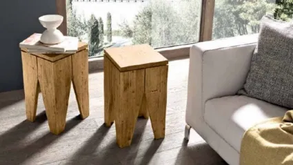 Sgabello Star in legno massiccio anche con funzione di tavolino di FGF Mobili
