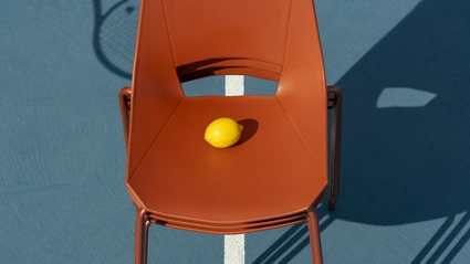 Sedia impilabile Eva 2 in polipropilene con gambe in metallo tubolare di Pointhouse