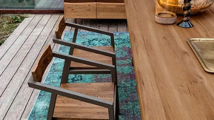 Sedia SD247 in Rovere massello con struttura in ferro di Devina Nais