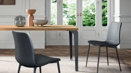 Sedia Talya con struttura in metallo e seduta in microfibra di FGF Mobili