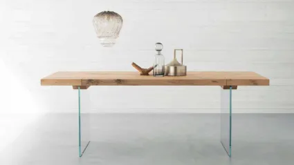 Tavolo con gambe in vetro e piano in legno Ice di Alta Corte