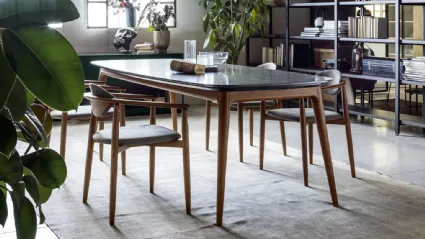 Tavolo Hanami con top in marmo di Novamobili