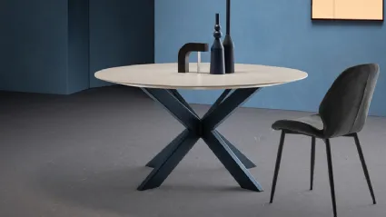 Tavolo Manhattan Ring con top in Rovere e base in ferro di Devina Nais