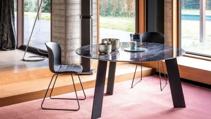 Tavolo Manhattan Rotondo My Glass con top in vetro e base centrale in legno di Devina Nais