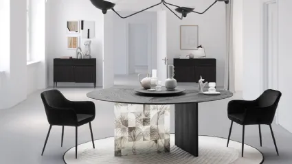 Tavolo Manhattan Slice con piano in Rovere e base in vetro con decoro e legno di Devina Nais