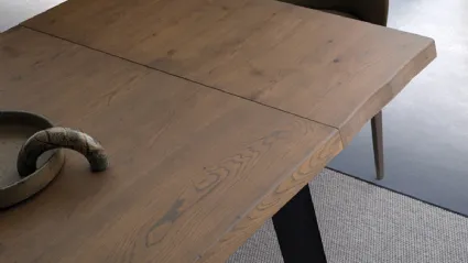 Tavolo allungabile Seattle in Rovere massello con gambe in ferro di Devina Nais
