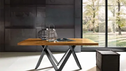 Tavolo con gambe in metallo antracite e piano in legno Twist di FGF Mobili