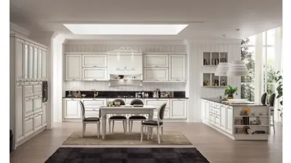 Cucina Classica con penisola Lola 04 Frassino Decapè Ghiaccio con profili Oro di Arrex