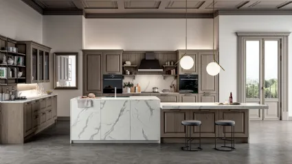 Cucina Classica con isola Romantica 01 in laccato a poro aperto e laminato HPL Tosca di Gentili Cucine