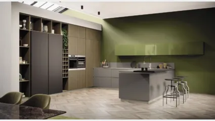 Cucina Moderna angolare con penisola AL 32 in Fenix Grigio Londra e pensili in Vetro Verde Oliva di Arrex