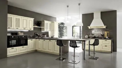 Cucina Shabby Chic angolare con penisola Nora in legno laccato Decapé Bianco Antico di Arrex